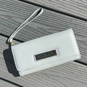 NWOT Marc New York Gray Wristlet